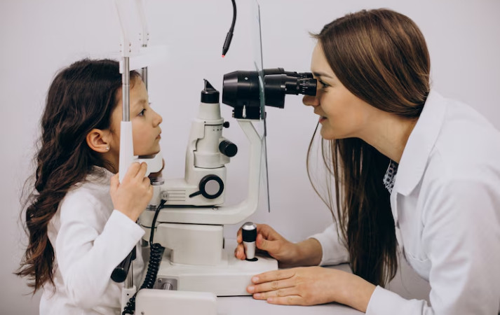 What to Expect at Your First Visit to a Sylmar Optometrist